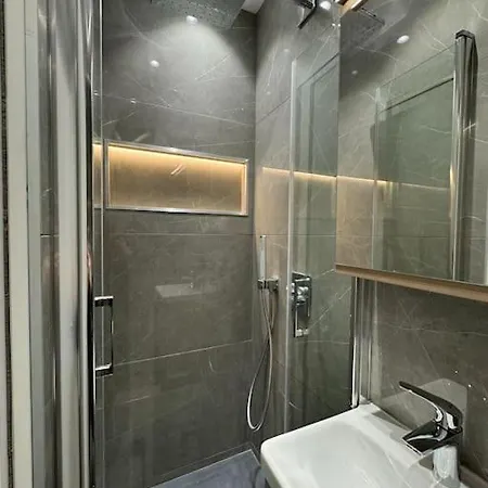 2p - 5' Tour Eiffel Appartement