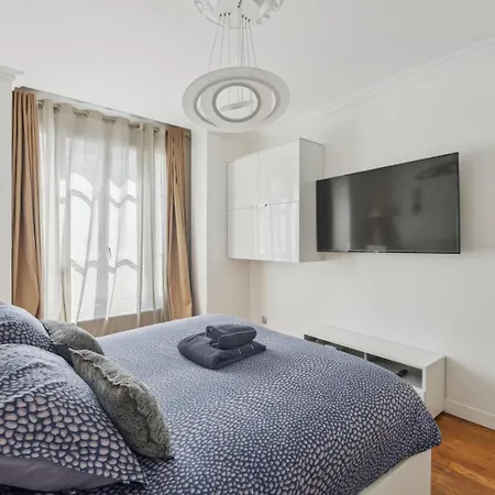 Apartment Elegance Parisienne Pres Des Champs-elysees Paris
