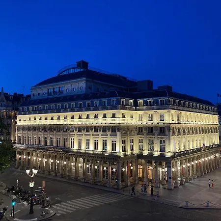 Palais Royal Apartment *