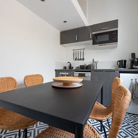 Stunning Flat In Apartment Paris