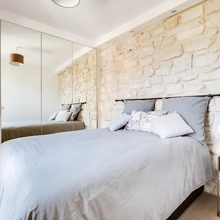 Volontaire Apartment *