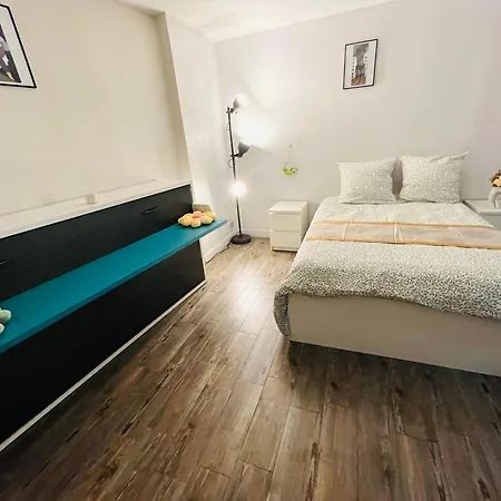 Апартаменты Flat 5 Mins Tour Eiffel Et Champ De Mars Париж