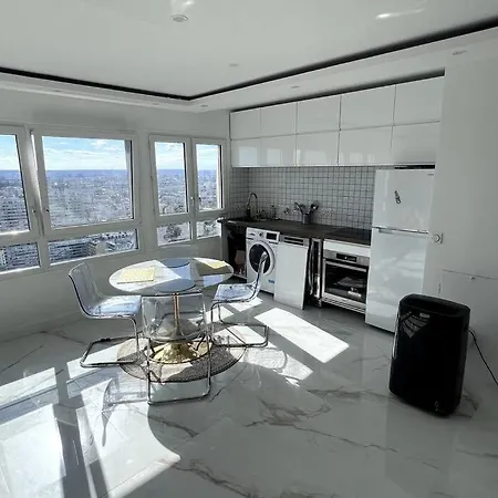 Apartment With Amazing View Of + Parking