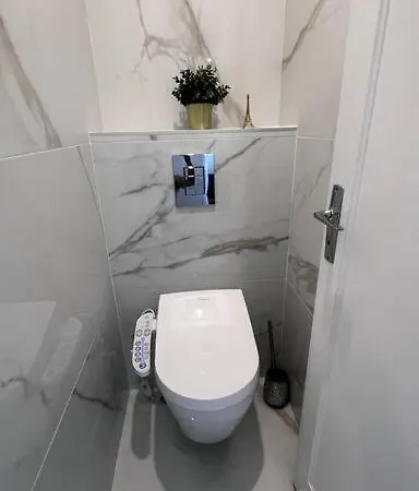 Apartment With Amazing View Of + Parking *