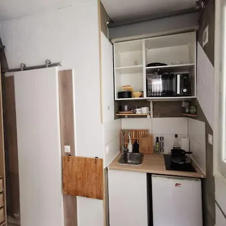 A Nice Little Studio In The Beautiful Paris. Apartment