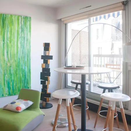 Apartment Cosy With Balcony In The Heart Of