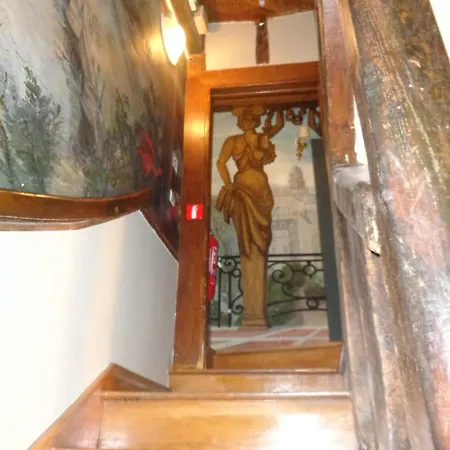 Les Degrés De Notre Dame Hotel