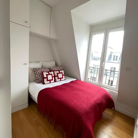 Daire Champs De Mars - Laos Paris