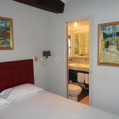 Hotel Les Degrés De Notre Dame 3*