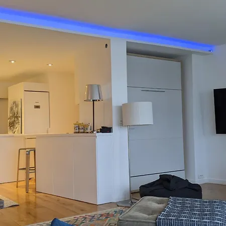 Gorgeous Penthouse Overlooking The Skyline *
