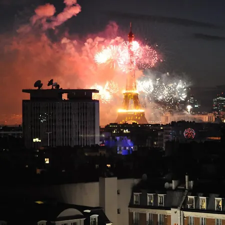 Gorgeous Penthouse Overlooking The Skyline Appartement Paris