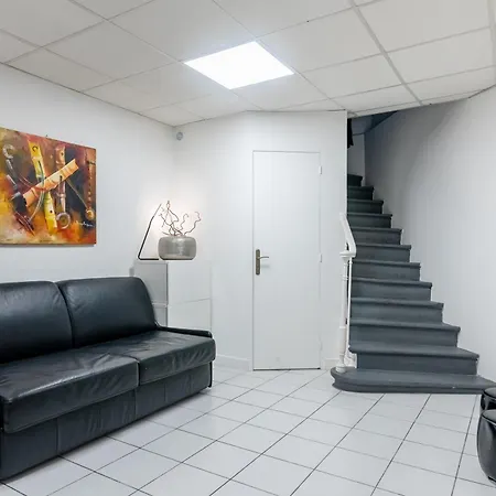 Stylish In The Middle Of Apartment *