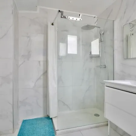 Stunning House With Garden 1 Minute From The Metro Holiday home Paris