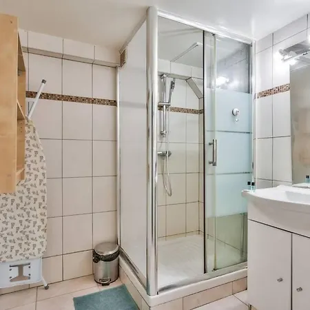 Stunning House With Garden 1 Minute From The Metro Holiday home