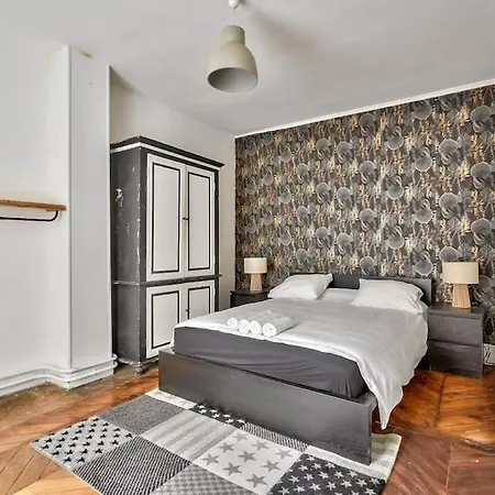 Holiday home Stunning House With Garden 1 Minute From The Metro Paris