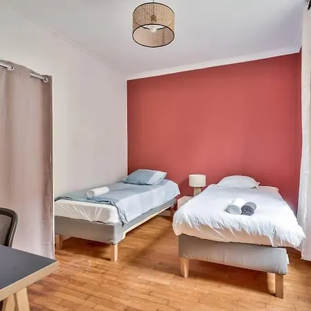 Stunning House With Garden 1 Minute From The Metro Holiday home