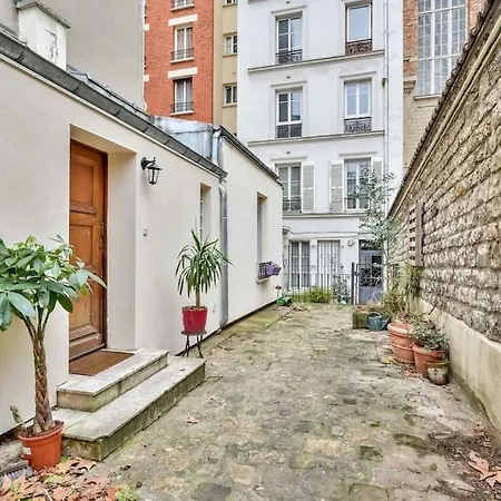 Stunning House With Garden 1 Minute From The Metro Holiday home