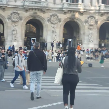 Stuning Place ,gare Montparnasse ,center ,front Of Metro Paris