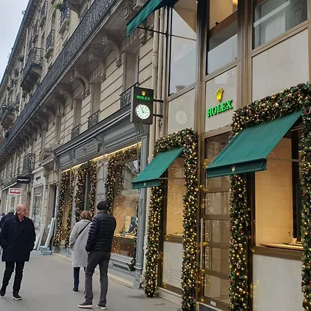 Stuning Place ,gare Montparnasse ,center ,front Of Metro Paris