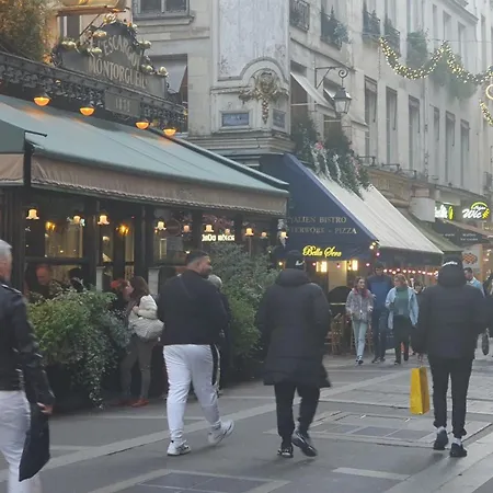 Stuning Place ,gare Montparnasse ,center ,front Of Metro Séjour chez l'habitant Paris