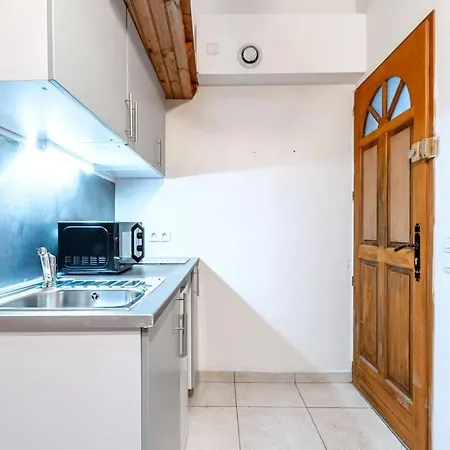Proche Nation Apartment