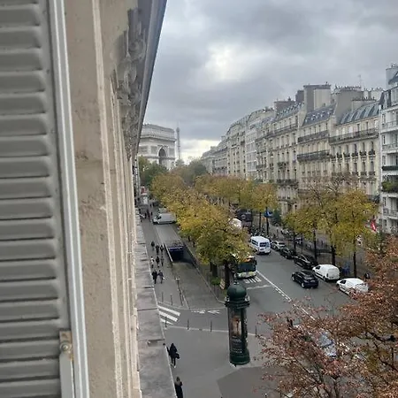 Guest Nearby Champs Elysees Paris