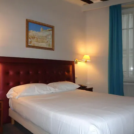 Hotel Les Degrés De Notre Dame 3*