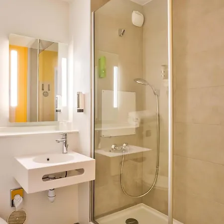 Hotel 17 Batignolles