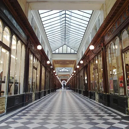 D : Louvre Elegant Bed & Breakfast