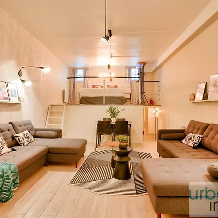 33 - Flat Av Des Champs-elysees Paris