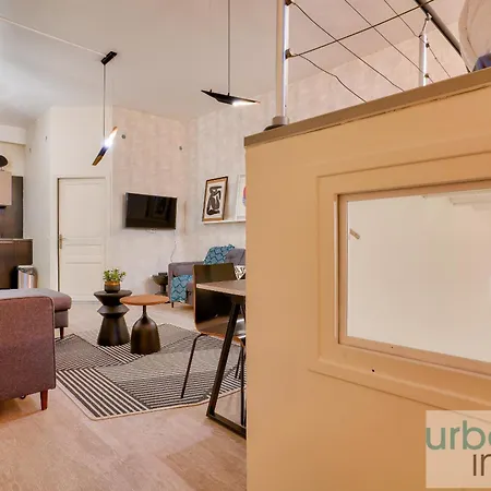 33 - Flat Av Des Champs-elysees *