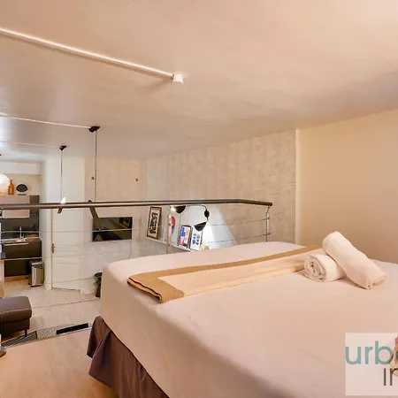 33 - Flat Av Des Champs-elysees *