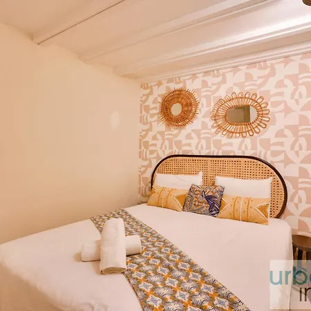 33 - Flat Av Des Champs-elysees Paris