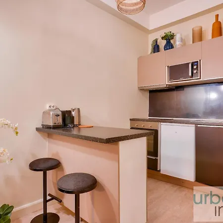 33 - Flat Av Des Champs-elysees *