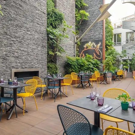 Renaissance Republique & Hotel 5*