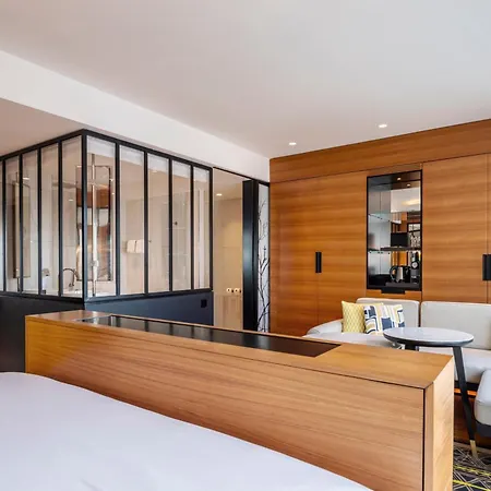 Renaissance Republique & Hotel 5*