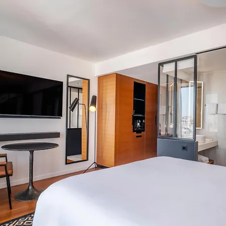 Renaissance Republique & 5*