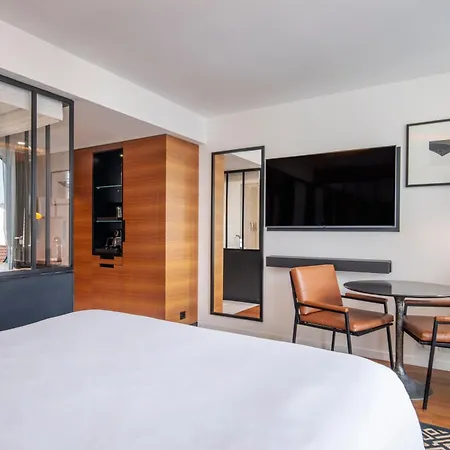 Hotel Renaissance Republique &