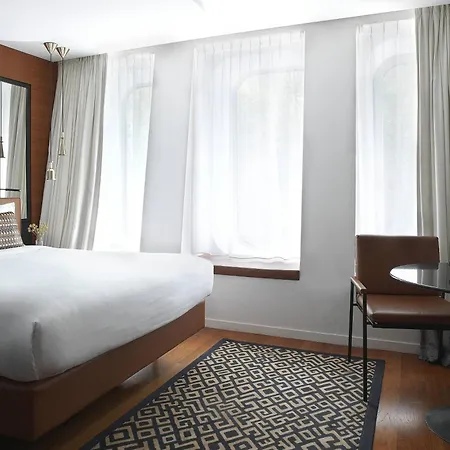 Hotel Renaissance Republique & Paris