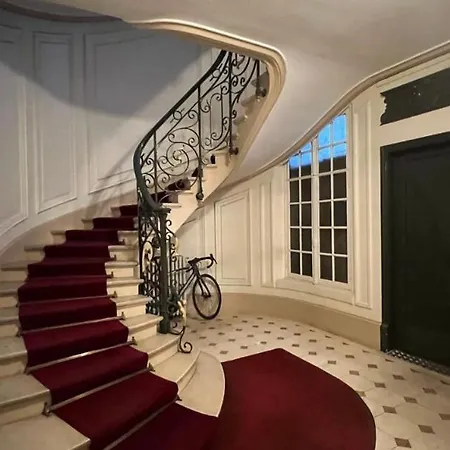 4 Bedroom Luxury Eiffel Tower Apartment