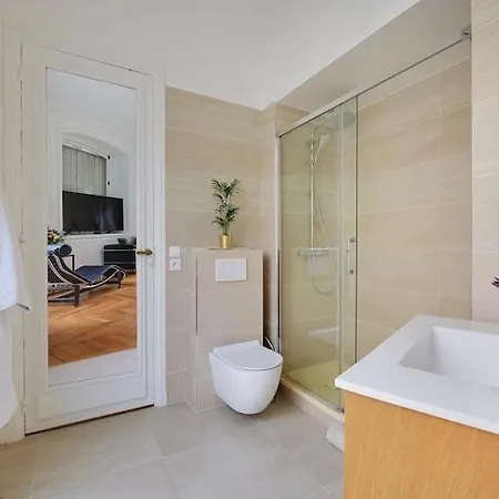 Eiffel Tower 5 Bedrooms 10 Guests With 2 Carpark Apartment *