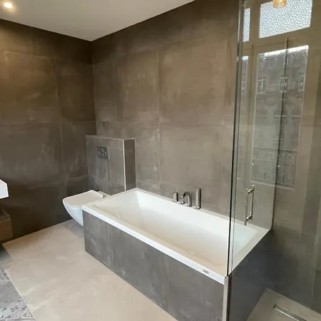 Apartment Eiffel Tower 5 Bedrooms 10 Guests With 2 Carpark Paris