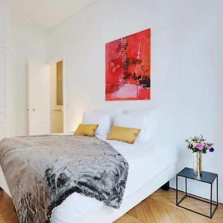 Eiffel Tower 5 Bedrooms 10 Guests With 2 Carpark Apartment Paris
