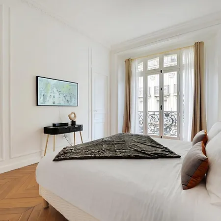 Eiffel Tower 5 Bedrooms 10 Guests With 2 Carpark Paris