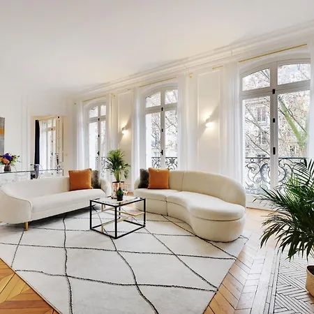 Eiffel Tower 5 Bedrooms 10 Guests With 2 Carpark Apartment
