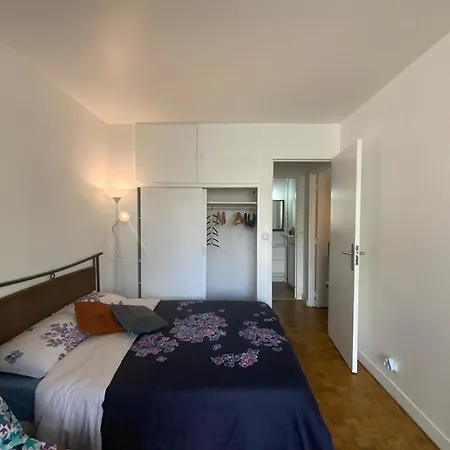Pres De Tour Eiffel Homestay *