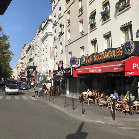 Pigalle: Cozy Parisian Retreat In Montmartre *