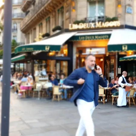 Stuning Place ,gare Montparnasse ,center ,front Of Metro