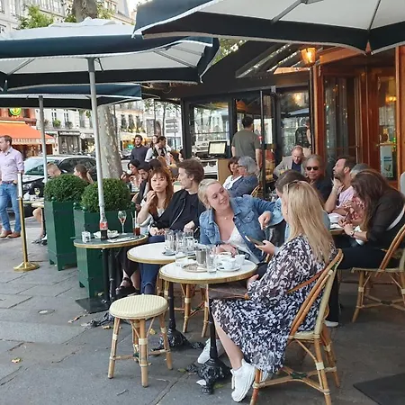 Stuning Place ,gare Montparnasse ,center ,front Of Metro Séjour chez l'habitant *