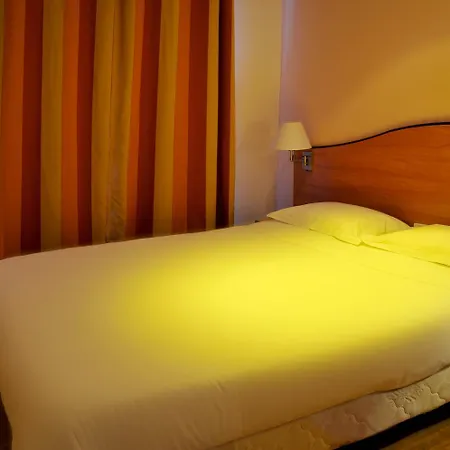 Eden Montmartre מלון 3*